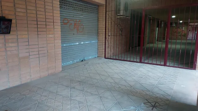 SE ALQUILA LOCAL /PUERTA AUTOMATICA / FRENTE HOSPITAL GENERAL — 2