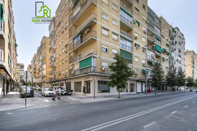Piso en Calle Arabial con Vistas Despejadas al Parque García Lorca — 25