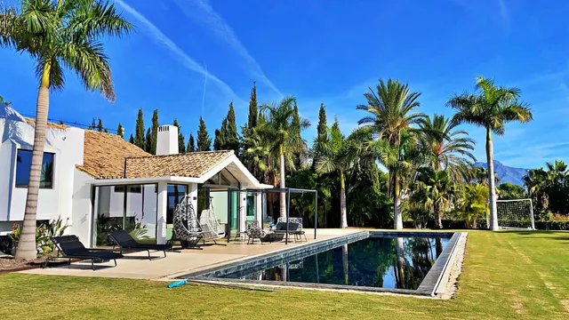 Chalet 5 habitaciones 639m² en venta - Costa del Sol — 5