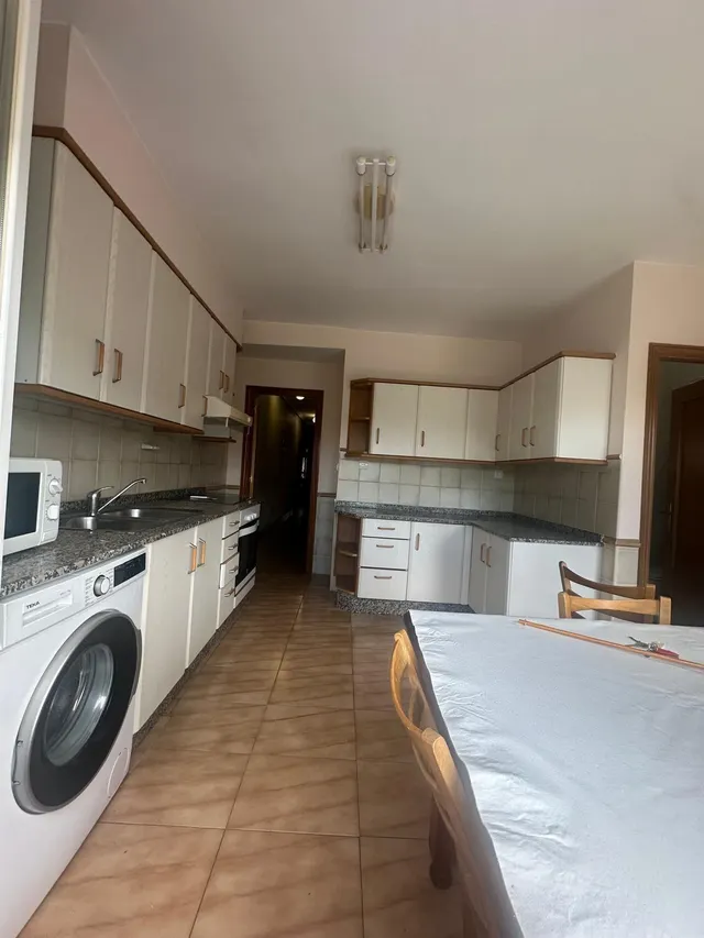 Venta: Amplio y Luminoso Piso en el Barrio de los Judíos. — 6