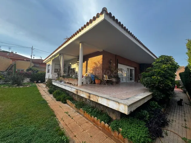CHALET INDEPENDIENTE CON CASA DE INVITADOS EN LOS URRUTIAS – - foto 2