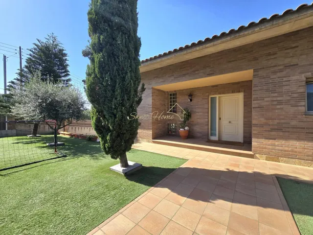 Casa impecable con privacidad, piscina y vistas panorámicas — 6