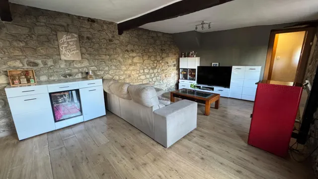 Casa de pueblo pareada reformada con patio de 50 m2 y anexo de 76 m2 en Bolmir (a 5 min de Reinosa) — 7