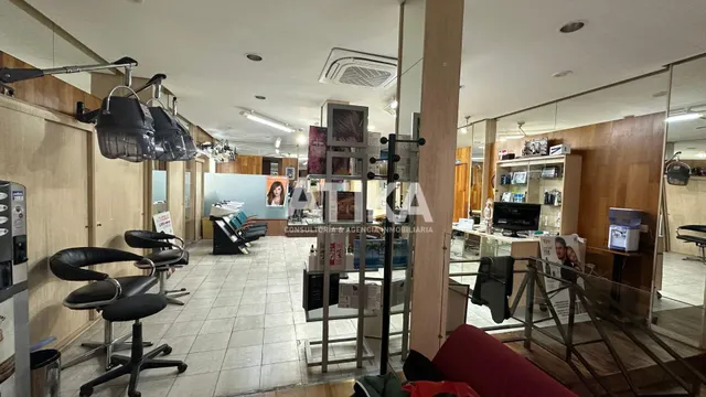 LOCAL COMERCIAL - TRASPASO, ALQUILER O VENTA — 8