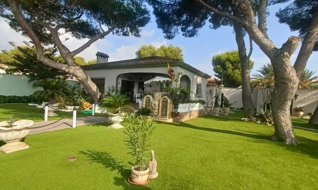 Villa de 3 dormitorios, 3 baños en campo amor ( Orihuela Costa ) — 12