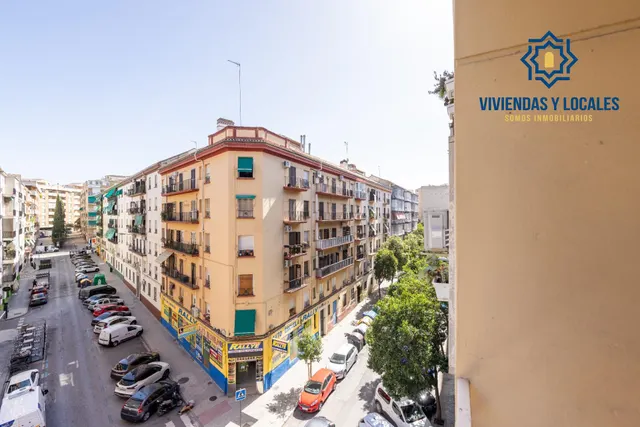 Piso para reformar junto a Plaza Einstein – 3 dormitorios y vistas despejadas — 28