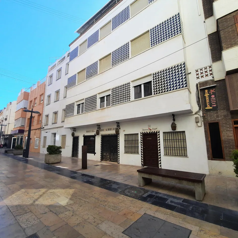 HOSTAL EN EL CENTRO DE GANDIA 900 M2 EN 4 PLANTAS