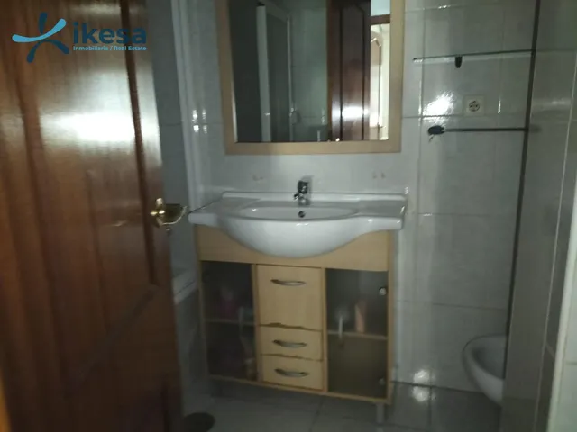 Piso ubicado en el edificio Villasol del Polígono Guadalquivir. — 22