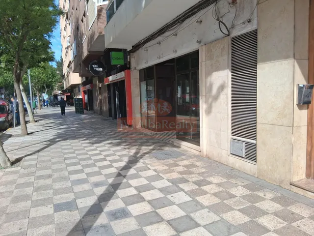 EN VENTA O ALQUILER ESPECTACULAR LOCAL EN ZONA INDUSTRIA — 30