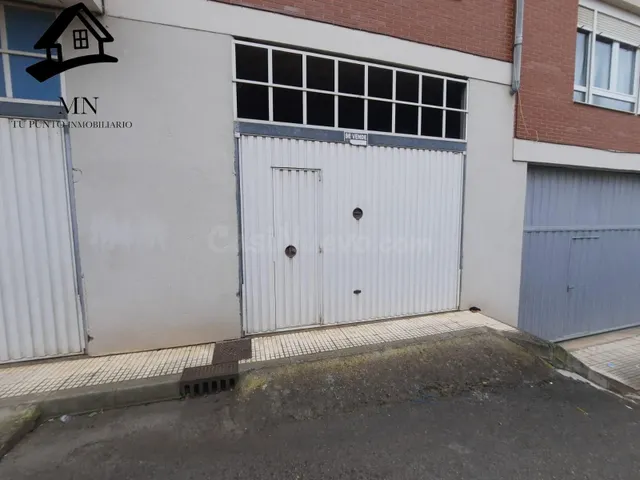 Local-almacén de 36 m2 ideal como garaje cerrado en pleno ce