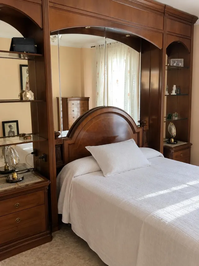Chalet adosado con piscina y jardín en Urbanización San Luis, Málaga — 8