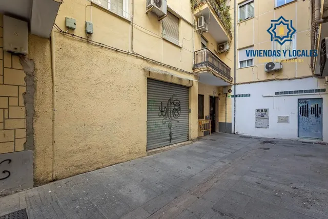 Estos dos grandes locales en pleno centro de Granada ofrecen una oportunidad única para tu negocio. — 17