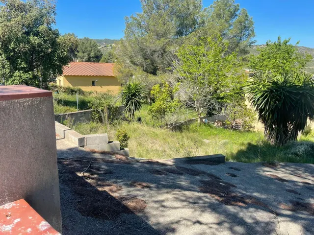 OPORTUNIDAD DE INVERSIÓN -Casa unifamiliar con gran parcela  - foto 2