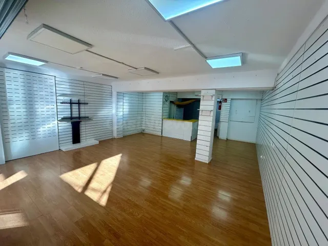 SE VENDE LOCAL COMERCIAL DE 112 M2 CON TERRAZA PRIVADA EN EL - foto 4