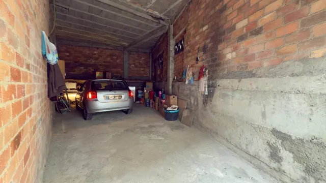 ¡Tu nuevo hogar en este encantador piso en un edificio con carácter del año 1975 y 4 habitaciones! — 48