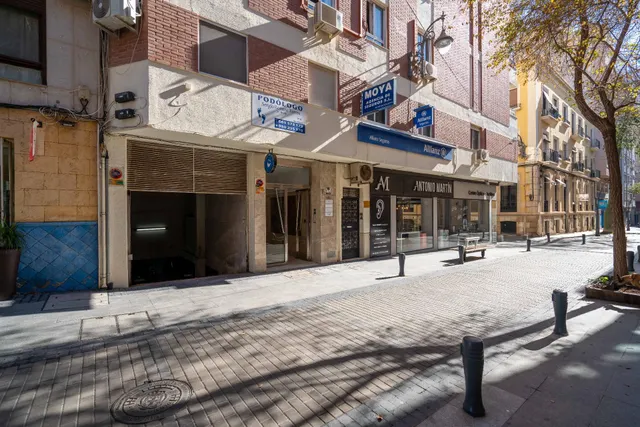 Plaza de garaje en el centro — 8