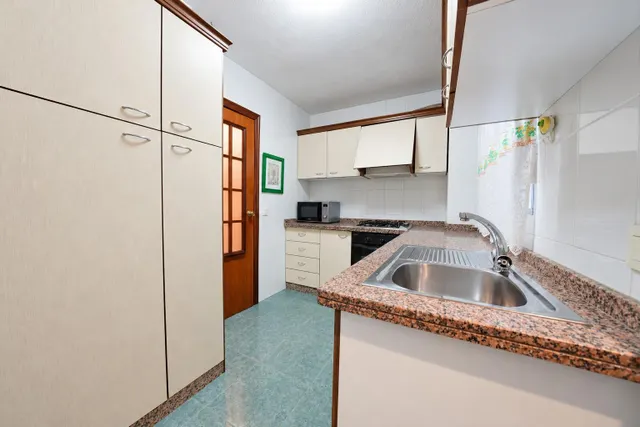 PISO DE 103 M2 CON GARAJE, TRASTERO Y BALCÓN EN PLENO CENTRO DE ALICANTE: 3ª PLANTA CON ASCENSOR — 19