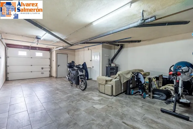 Amplia casa de 182 m2 con patio, gran sótano y a menos de 5 minutos del metro — 29
