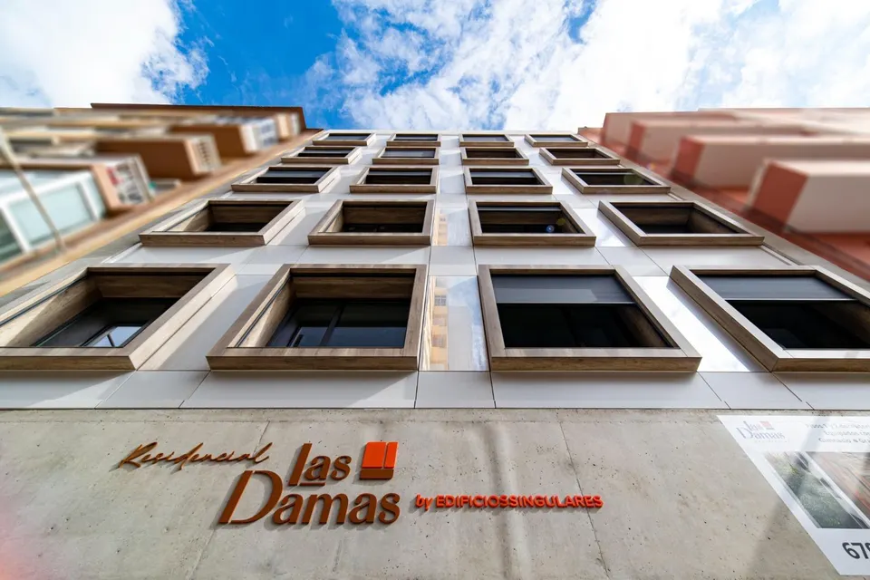 APARTAMENTO SEMINUEVO - AMUEBLADO CON TRASTERO Y GIMNASIO - CERCA DE LAS CANTERAS