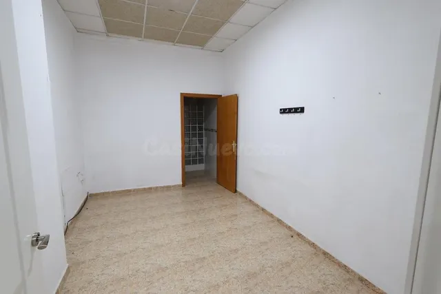 Local para vivienda en Torrevieja con garaje propio - foto 4