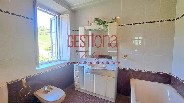 MAJESTUOSA CASA PARA REFORMAR. SOBA — 49