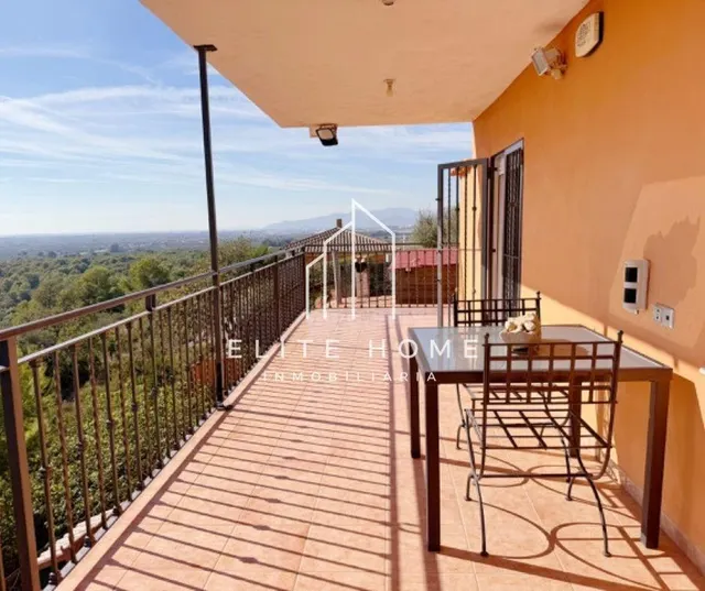 Una villa para disfrutar en familia en exclusiva urbanización y con el mediterráneo como horizonte — 13