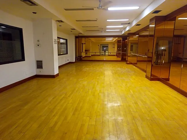 Local de 1600m² junto al centro de Santander - foto 3