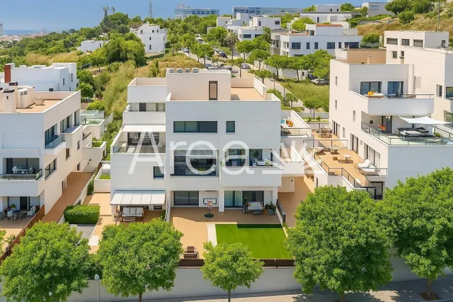 IMPECABLE VIVIENDA EN ESQUINA CON TERRAZA A nivel -PARKING Y - foto 3