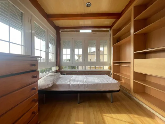 Amplia habitación  en Granada, Ideal para Estudiantes — 38