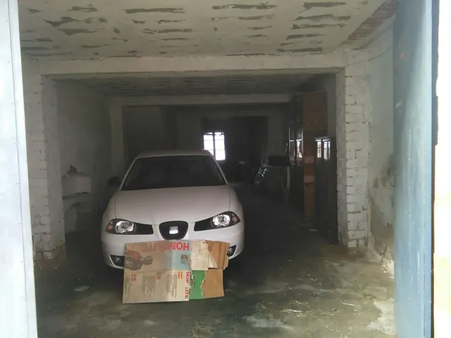 COCHERA CON VIVIENDA Y PATIO — 4