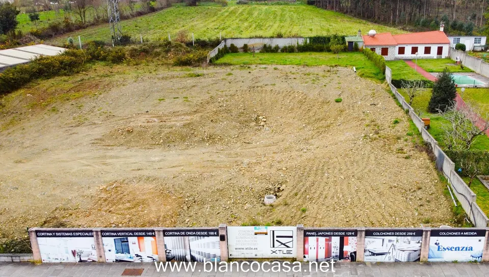 "¡Ubicación Privilegiada! Solar Urbano de 1474 m2 en Avenida de Malpica, Sísamo - Carballo"