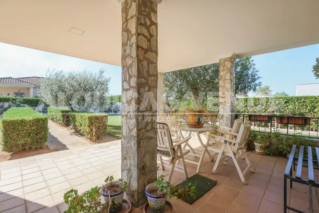 ¡Gran Oportunidad de Inversión! Parcela urbana de 2.400 m2 segregable en 3 parcelas de 800 m2 con chalet existente en Urb. Santa Genoveva — 32