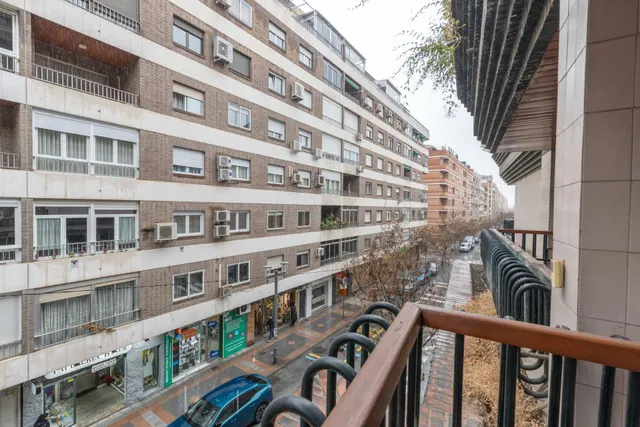 Piso en pleno centro de Granada con 2 plazas de garaje y trastero — 21