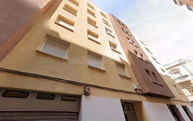 Se vende piso OKUPA en Reus (Tarragona) - foto 3