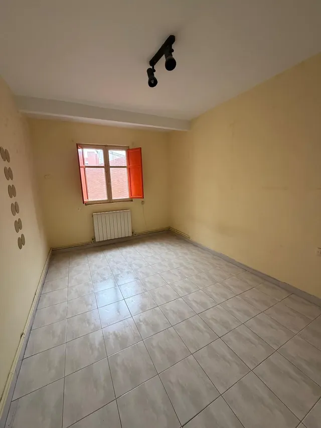 Oportunidad en Valladolid: Piso a Reformar en Rondilla - Santa Clara por solo €130,000 — 15