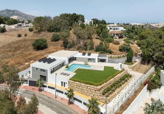 ¡EXCLUSIVA VILLA DE LUXE EN BENALMÁDENA COSTA! - foto 3