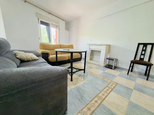 Amplio piso con terraza, 3 dormitorios y posibilidad de 4 en Av. Barcelona – Viñuela – Rescatado — 6