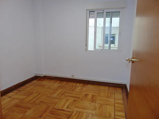 PISO DISPONIBLE EN ALQUILER CALLE CARTAGENA PROSPERIDAD — 13