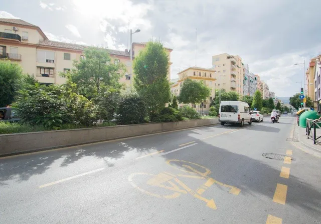 Se vende plaza de aparcamiento cerrada junto Alhamar — 14