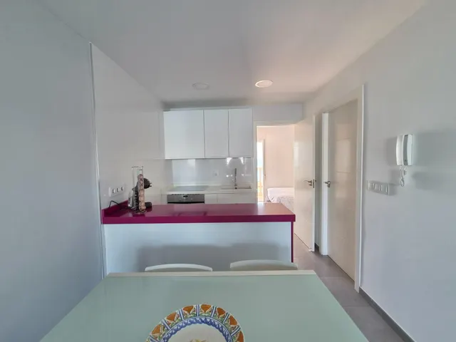 Apartamento situado en la urbanización Torre Luquillo, en el kilómetro 5,5 de La Manga del Mar Menor, que destaca por sus impresionantes vistas tanto al Mar Menor como al mar Mediterráneo. — 9