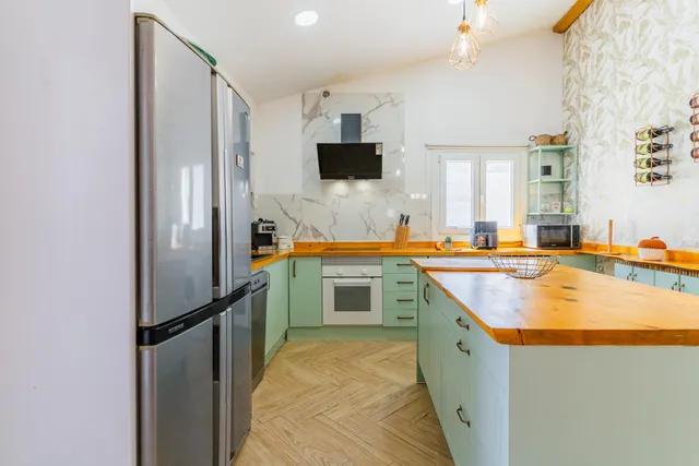 CHALET — 22