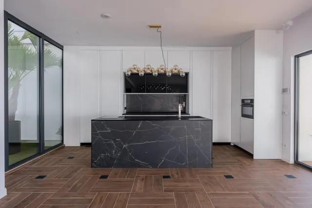 Chalet Pareado de Diseño Vanguardista con Piscina y Máxima Eficiencia Energética en El Bosque — 26