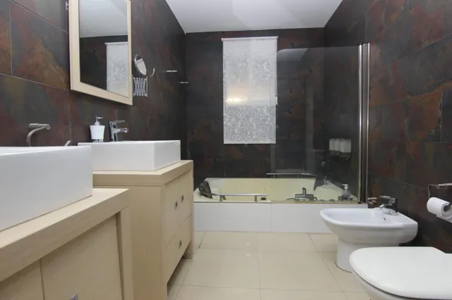 Alquiler larga estancia chalet con piscina — 29
