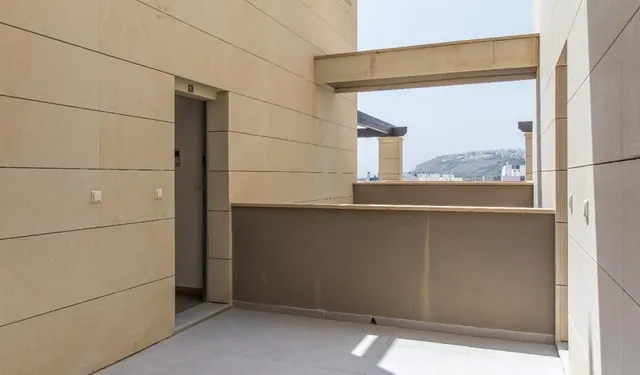 Apartamento 2 Dormitorios y 2 Baños gran terraza con vistas  1ª linea Piscina garaje y trastero — 24