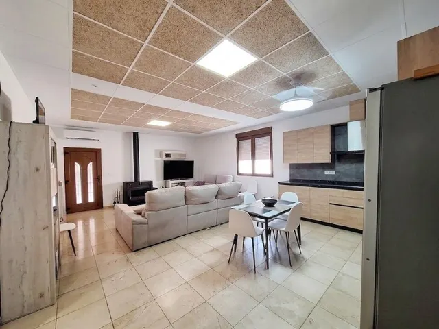 Vivienda reformada + Negocio con garaje, en Pinoso | ¡Vive, trabaja o invierte! — 12