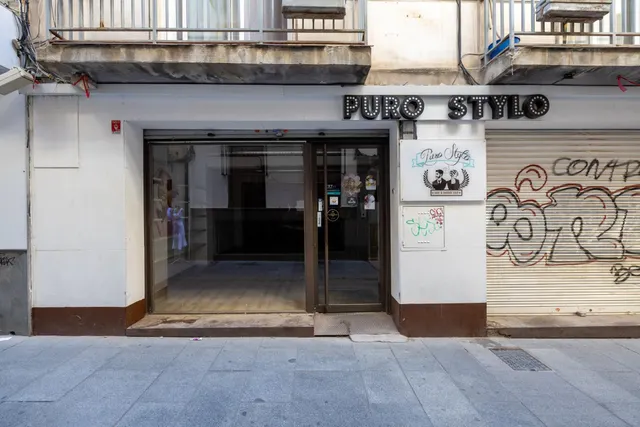 Local Comercial en el Corazón de Granada - Oportunidad Única — 9