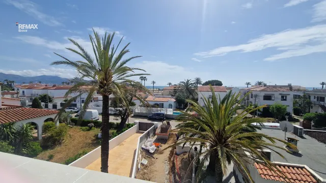 Empuriabrava | Apartamento con jardín, piscina privada y sol - foto 5