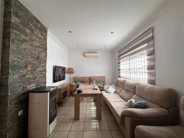 CASA EN LA PUEBLA DE CAZALLA — 18