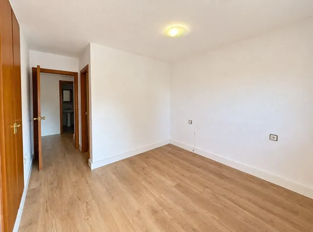 Piso reformado de 3 habitaciones con balcón — 7