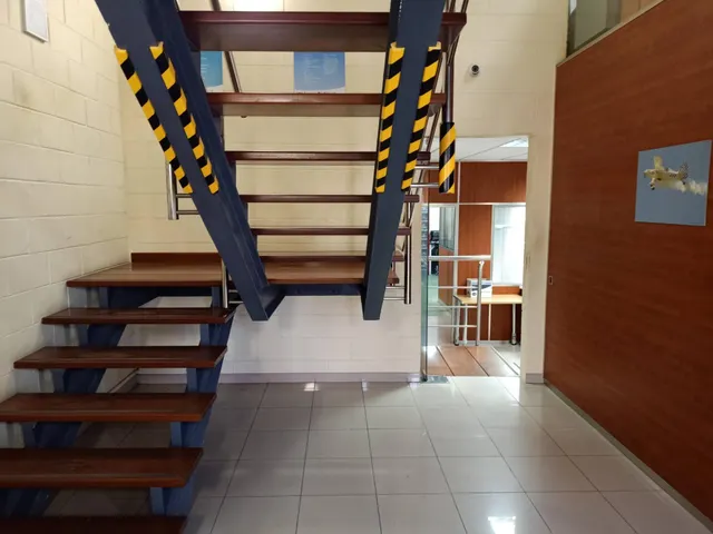 Tu espacio profesional con luz natural en el corazón industrial de El Masnou — 11